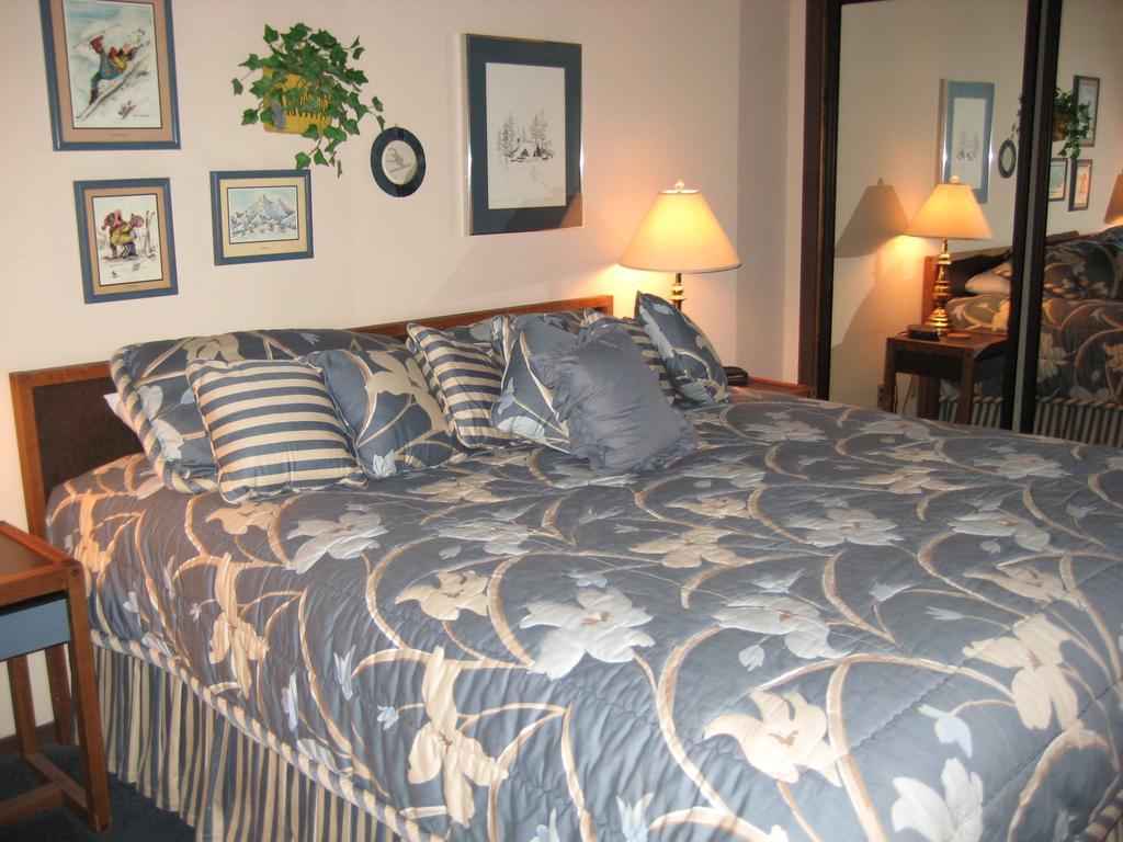 Chateau Sans Nom By Mammoth Reservation Bureau Apartment Mammoth Lakes Room photo